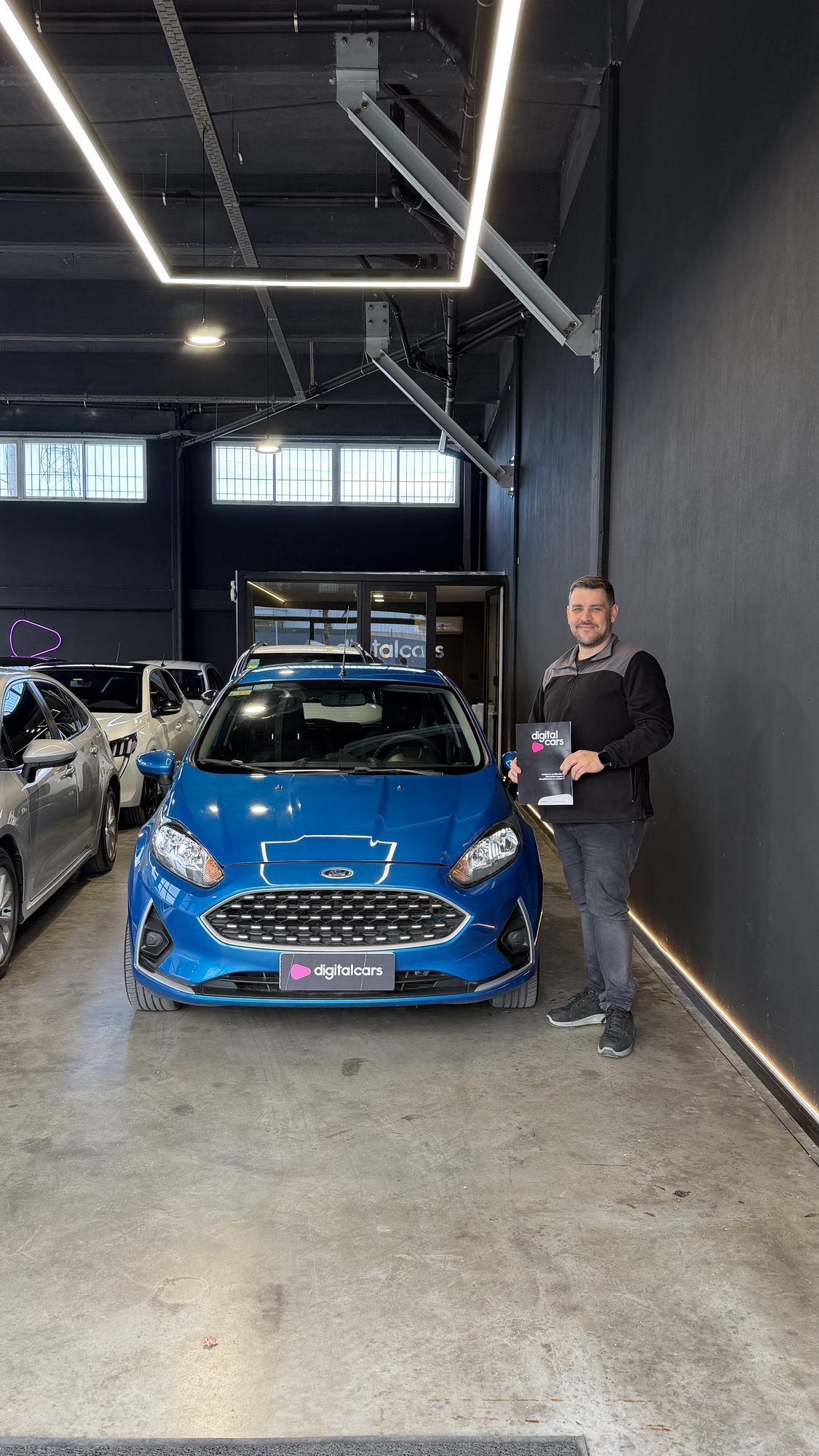 Entrega de un vehículo en la agencia Digital Cars